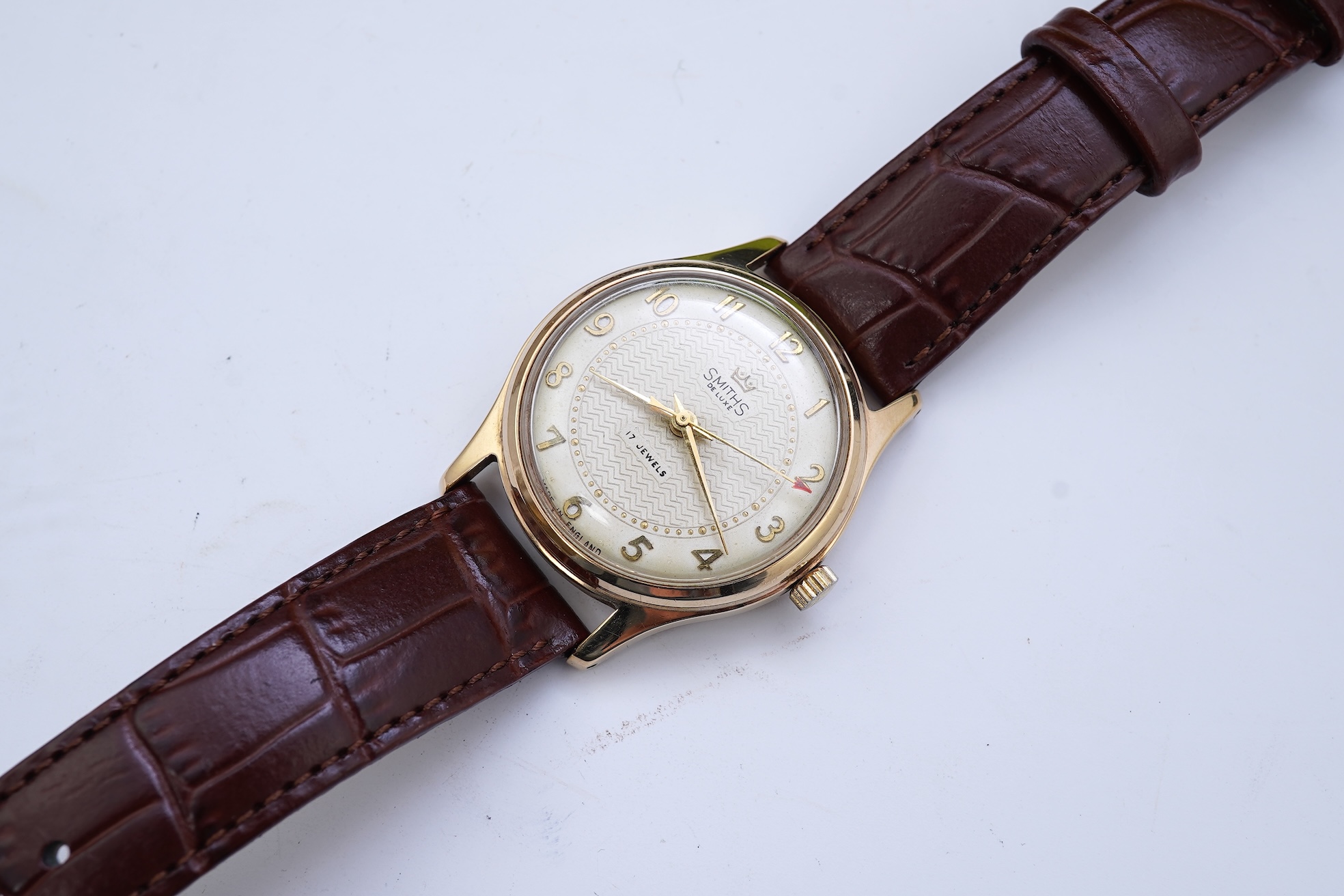 A gentleman's early 1960's 9ct gold Smiths De Luxe manual wind wrist watch